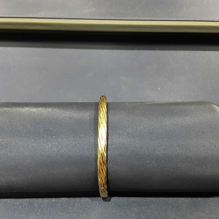 Bangle Bracelet - Yellow Gold 18k (.750) 10.4 grams 5 inch