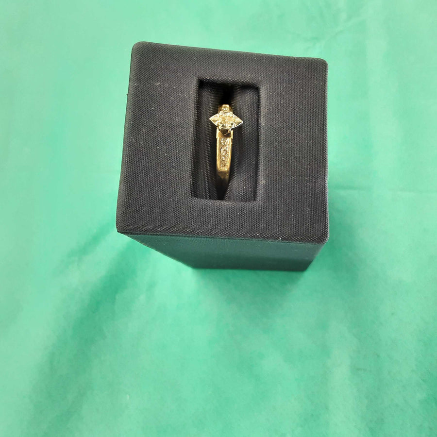 Women's Ring - Yellow Gold 10k (.417) 2.3 grams Size 6