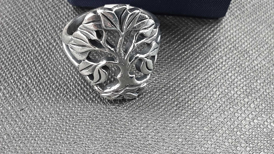 Women's Ring - Silver 4.4 grams Size 6.5
