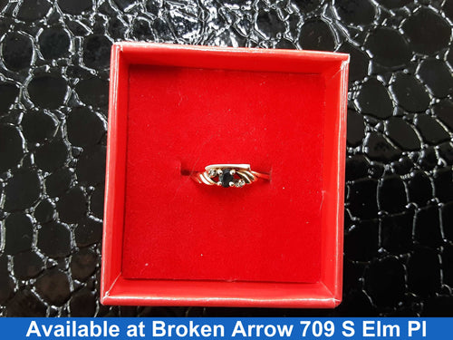 Women's Ring - Solitaire - Yellow Gold 10k (.417) 1.5 grams Size 6