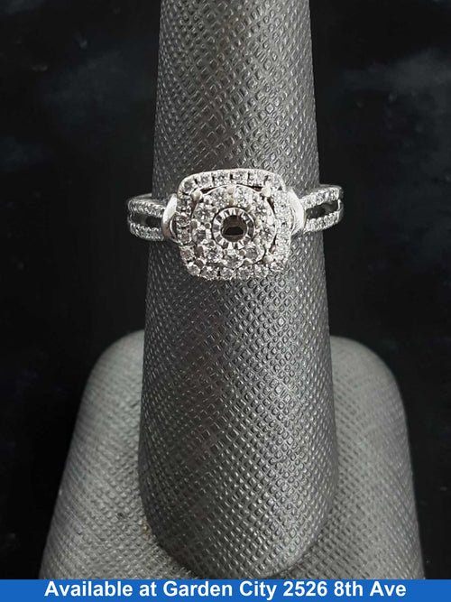 Women's Ring - White Gold 10k (.417) 3.8 grams Size 8