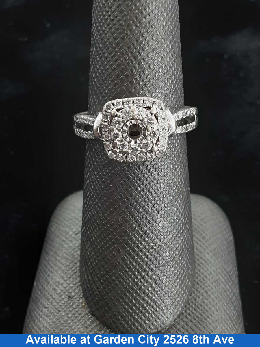Women's Ring - White Gold 10k (.417) 3.8 grams Size 8