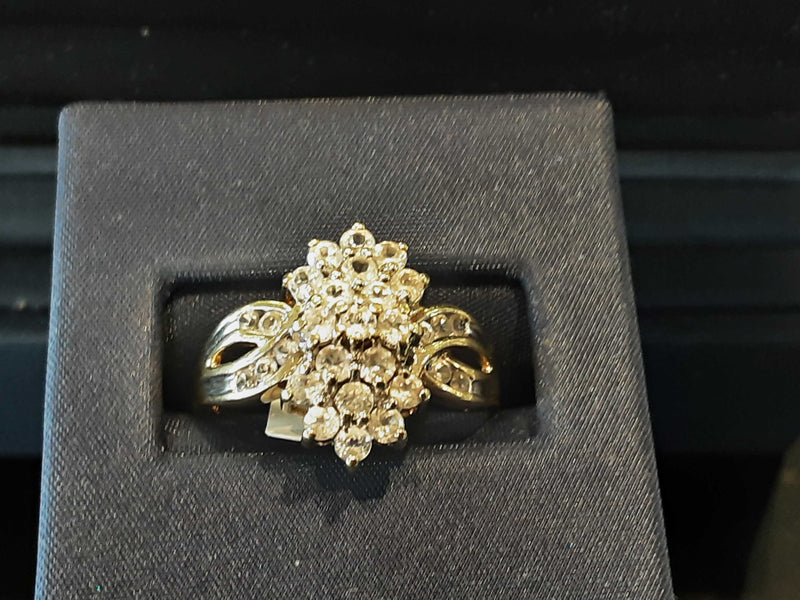 Lady's Ring - Cluster Yellow Gold 10k (.417) 4 grams Size 10.5