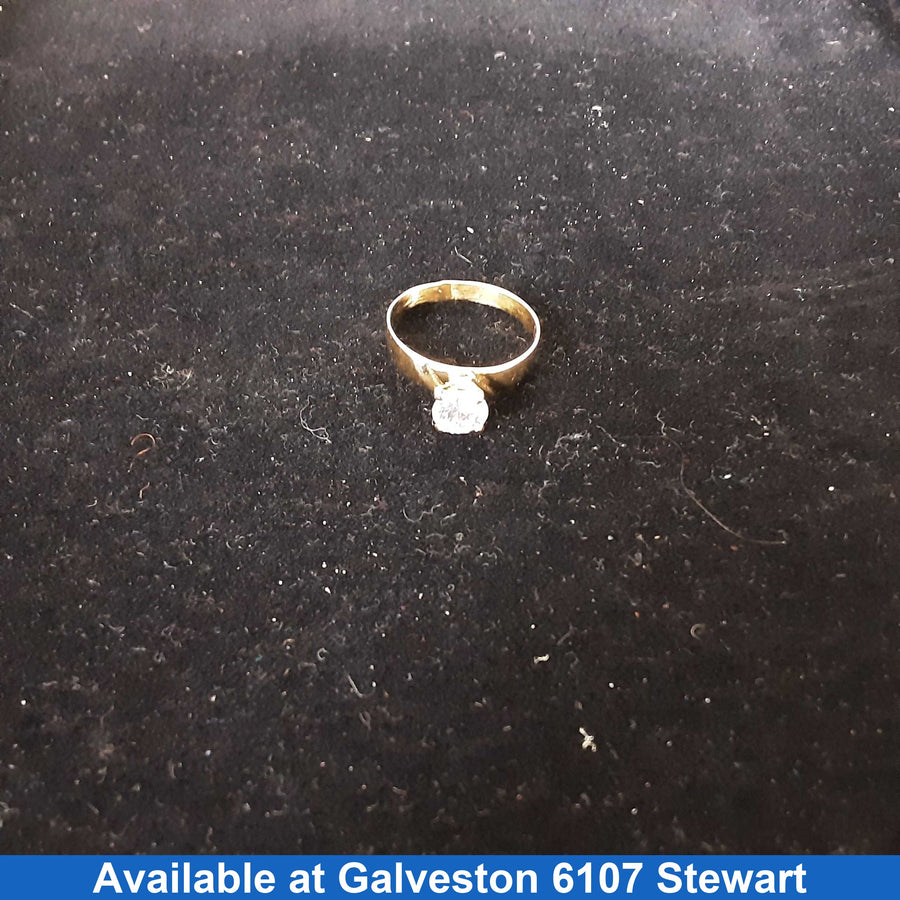 Women's Ring - Solitaire - Yellow Gold 14k (.585) 3.1 grams Size 10.5