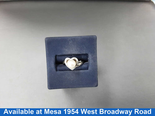 Women's Ring - White Gold 10k (.417) 3 grams Size 8