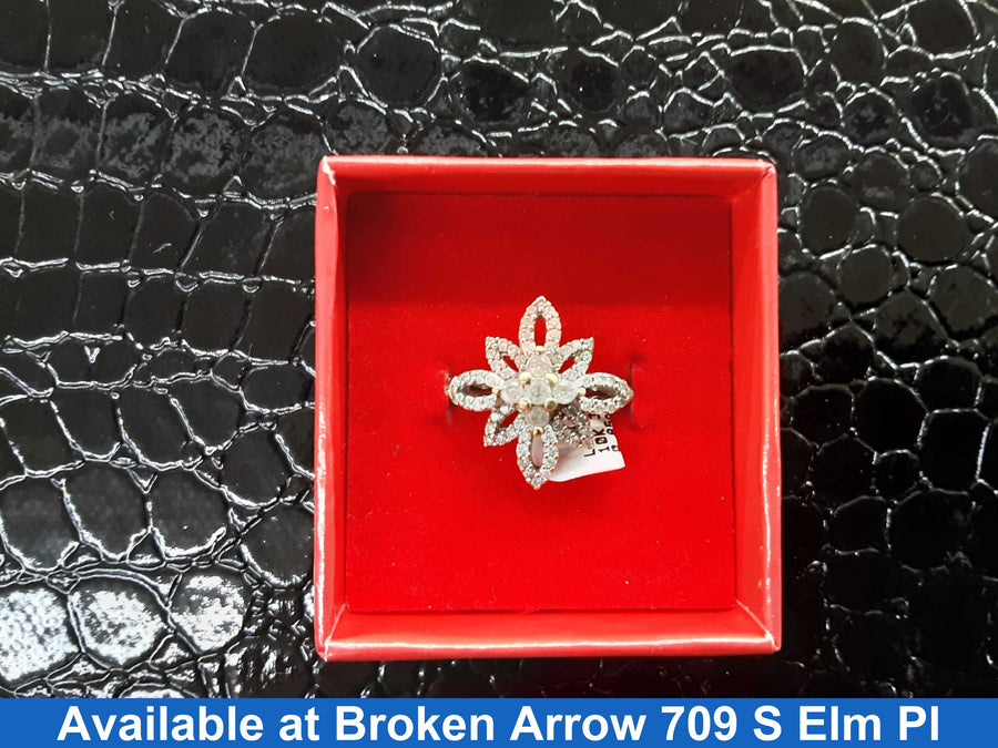 Women's Ring - Yellow Gold 10k (.417) 3.8 grams Size 8.5