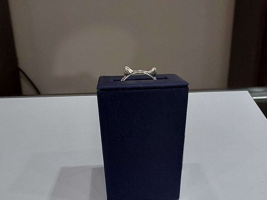 Women's Ring - Silver 1.8 grams Size 7.5