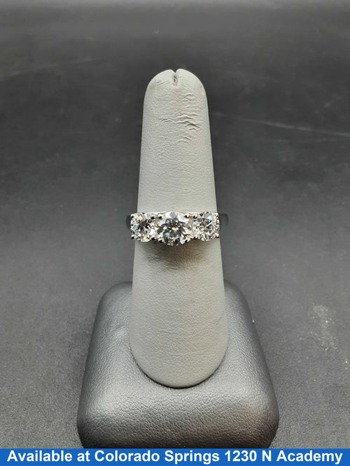 Women's Ring - White Gold 10k (.417) 4.5 grams Size 7