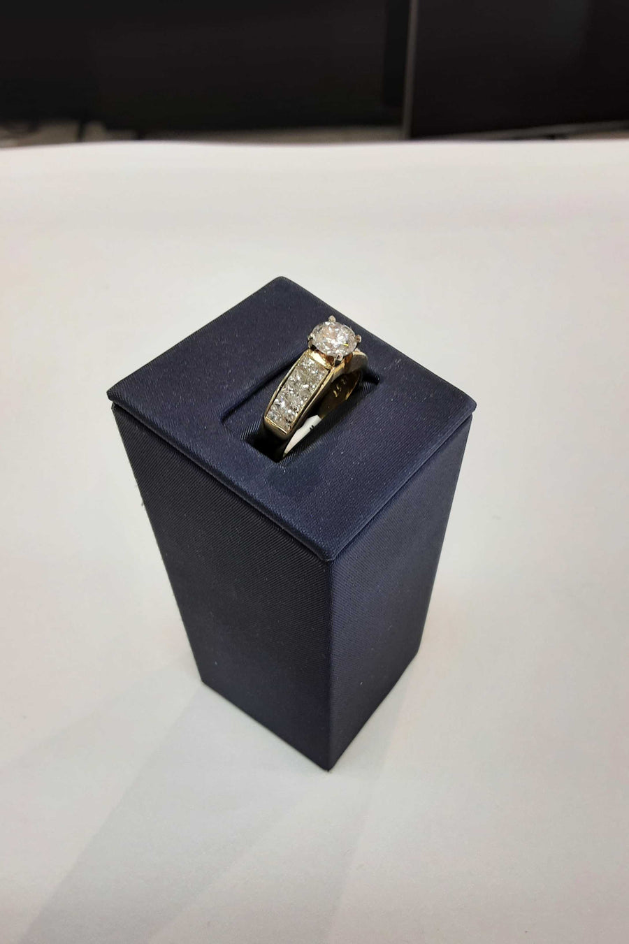 Women's Ring - Yellow Gold 18k (.750) 6.9 grams Size 10