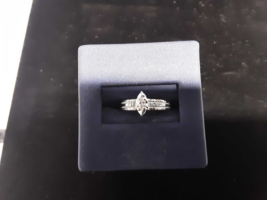 Women's Ring - Anniversary - Yellow Gold 10k (.417) 1.7 grams Size 6