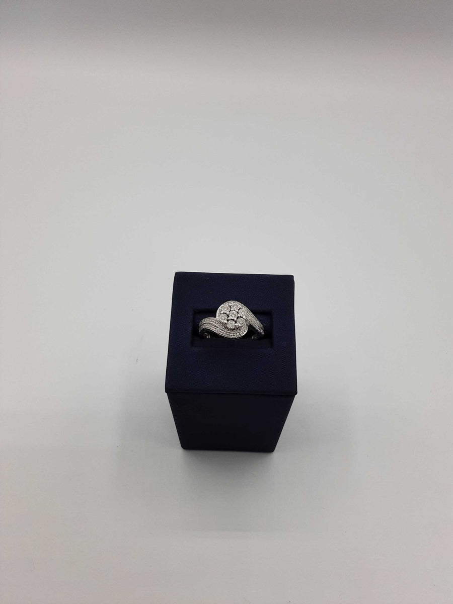 Women's Ring - Silver 3.9 grams Size 9