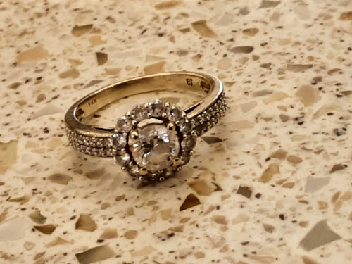Women's Ring - Yellow Gold 14k (.585) 3.1 grams Size 7.5