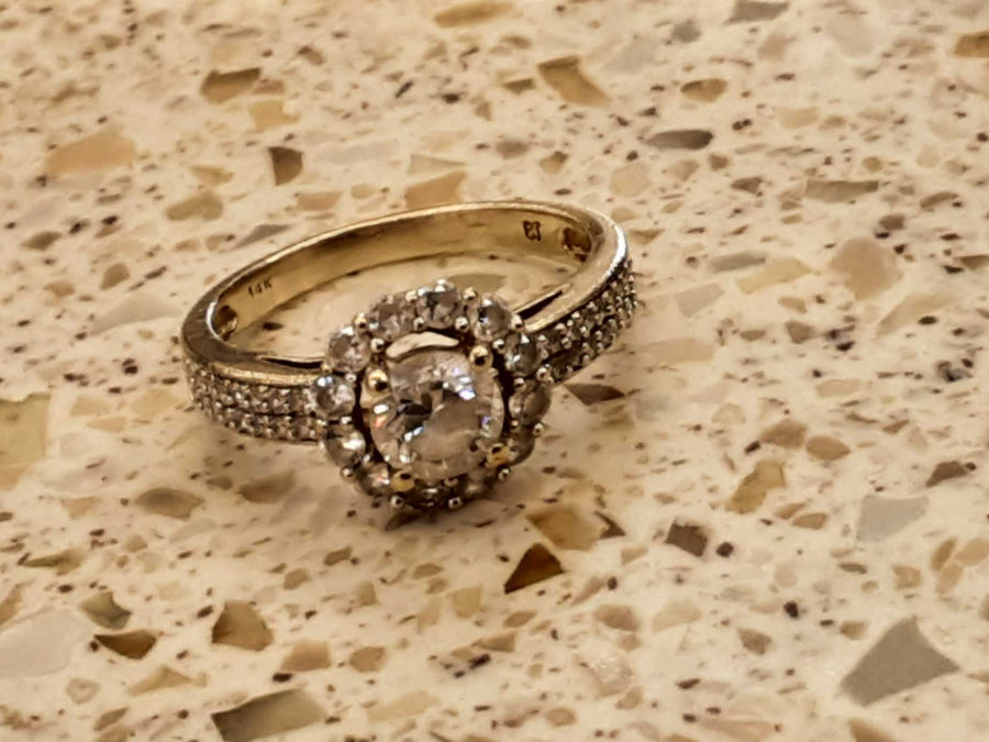 Women's Ring - Yellow Gold 14k (.585) 3.1 grams Size 7.5