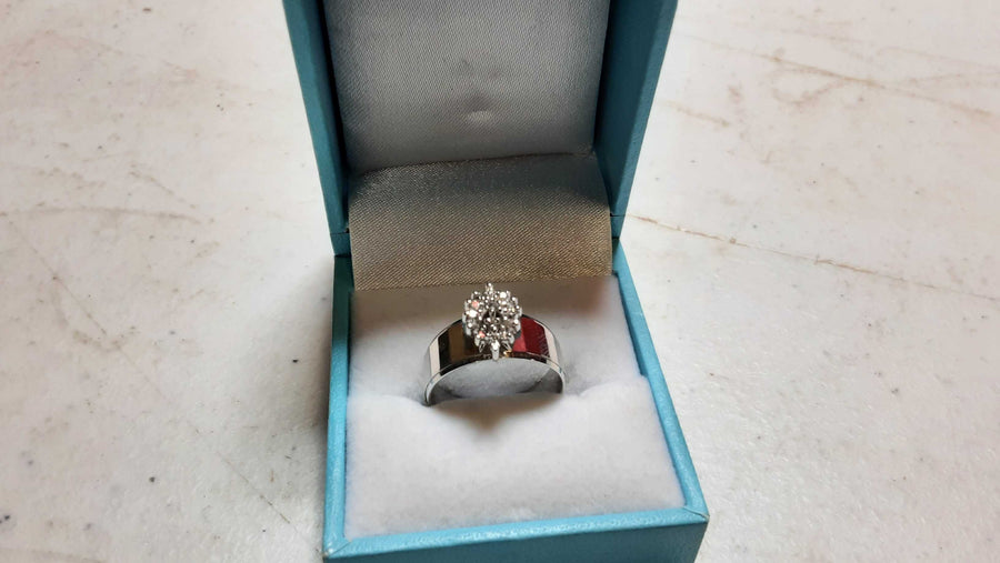 Women's Ring - White Gold 10k (.417) 4.3 grams Size 7.5