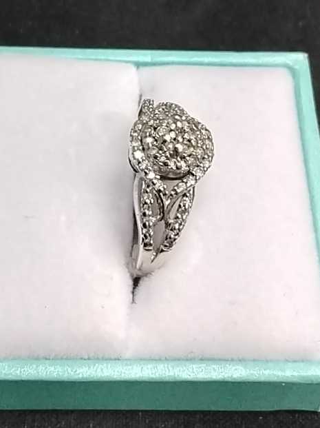 Women's Ring - Silver 3.8 grams Size 20