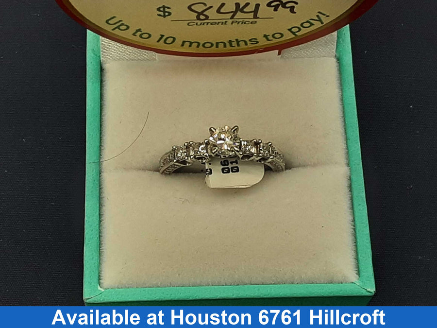 Women's Ring - Solitaire - White Gold 18k (.750) 3.3 grams Size 7
