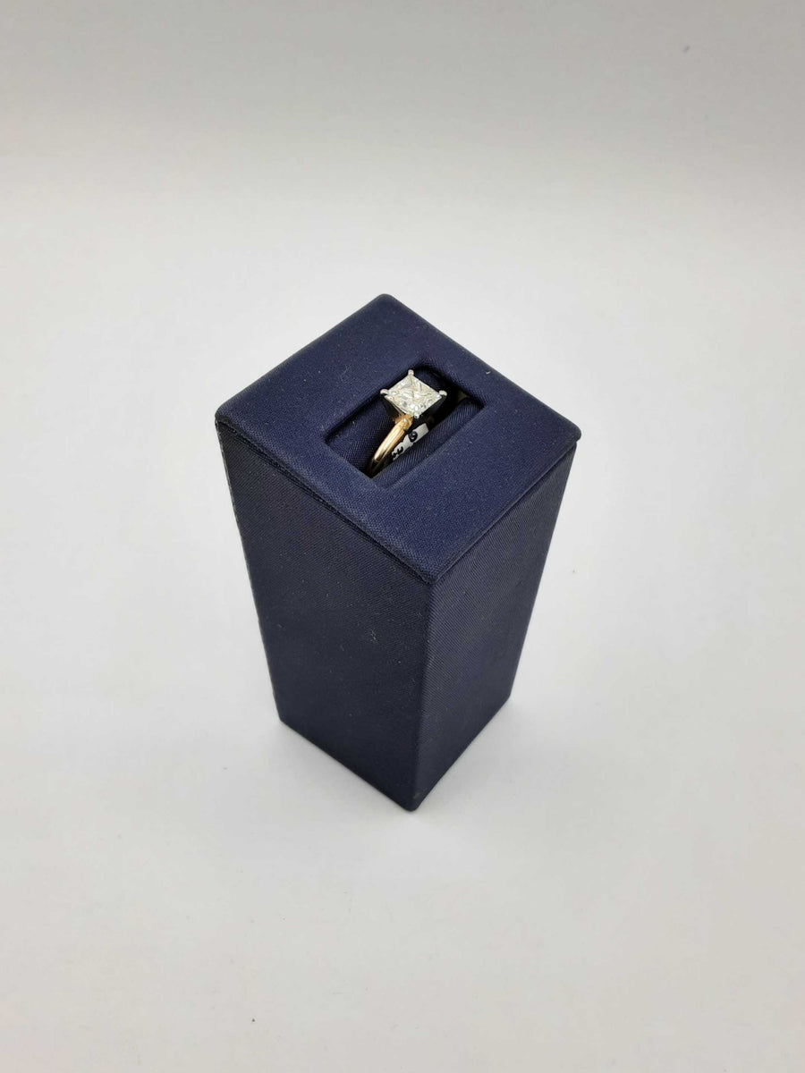 Women's Ring - Solitaire - Yellow Gold 14k (.585) 2.3 grams Size 5.5
