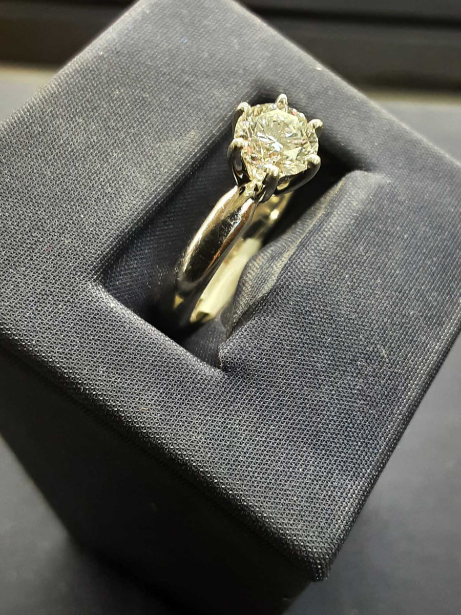 Women's Ring - Solitaire - Platinum 7.2 grams Size 7