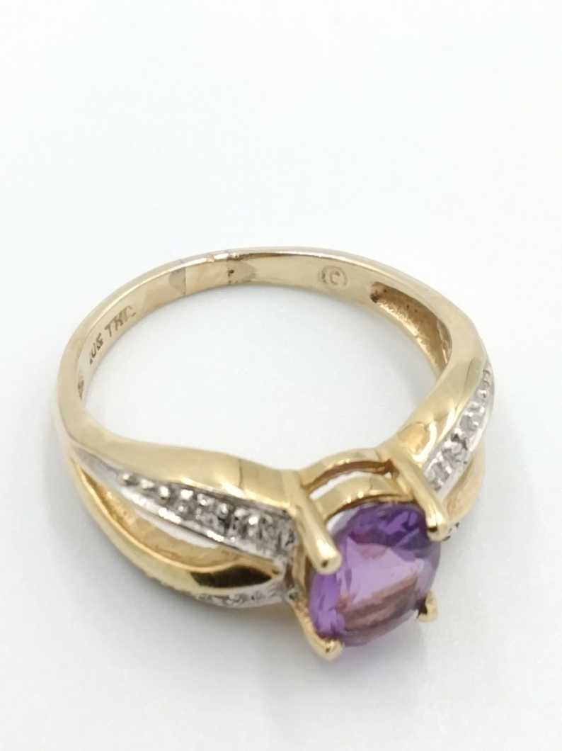 Women's Ring - Yellow Gold 10k (.417) 3.2 grams Size 8