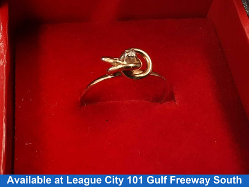 Women's Ring - Solitaire - Yellow Gold 14k (.585) 1.6 grams Size 6.5