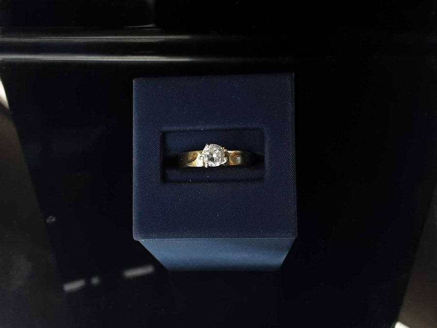 Women's Ring - Solitaire - Yellow Gold 10k (.417) 3.3 grams Size 8.5