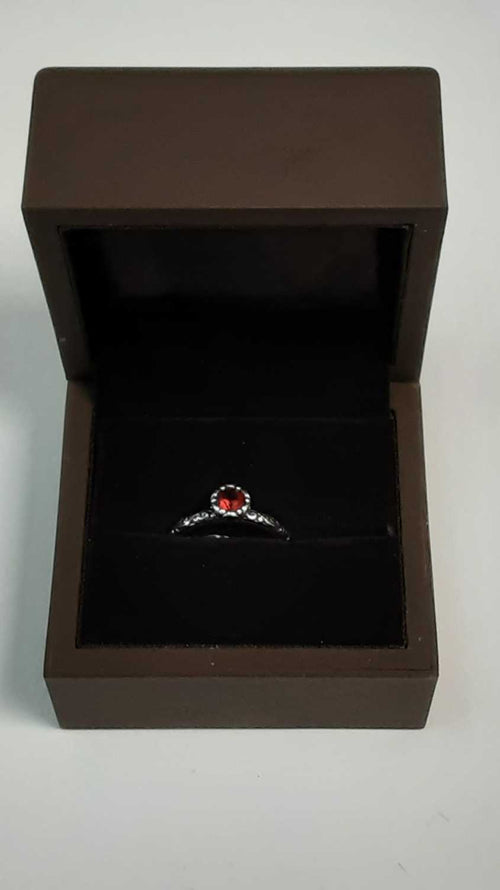 Women's Ring - Solitaire - Silver 3.8 grams Size 8