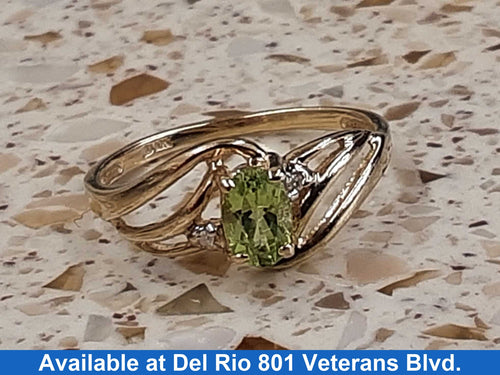 Women's Ring - Yellow Gold 10k (.417) 1.7 grams Size 7.5