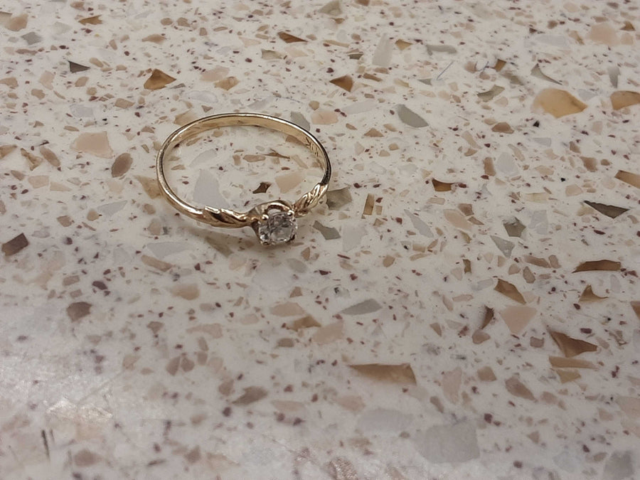 Women's Ring - Solitaire - Yellow Gold 10k (.417) 0.8 grams Size 5