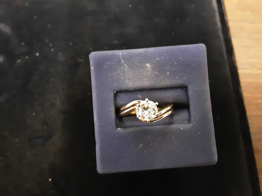 Women's Ring - Solitaire - Yellow Gold 14k (.585) 3.8 grams Size 7.5