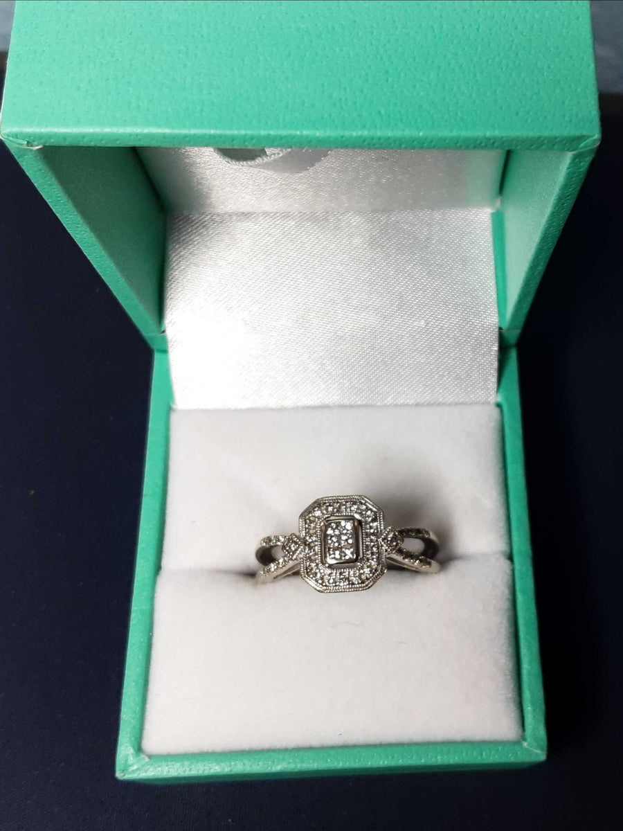 Women's Ring - White Gold 10k (.417) 3.2 grams Size 8