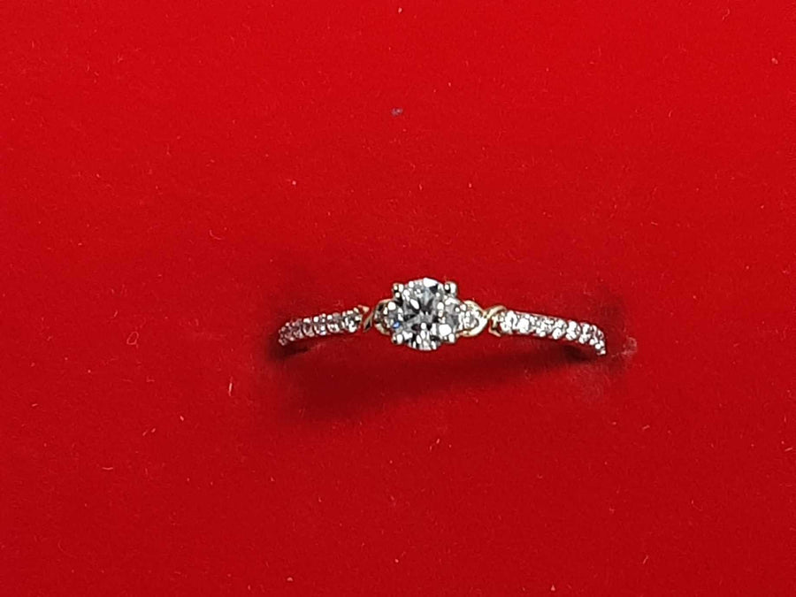 Women's Ring - White Gold 10k (.417) 1.9 grams Size 5.5
