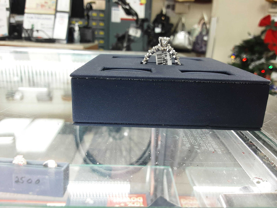 Women's Ring - White Gold 14k (.585) 3.7 grams Size 20
