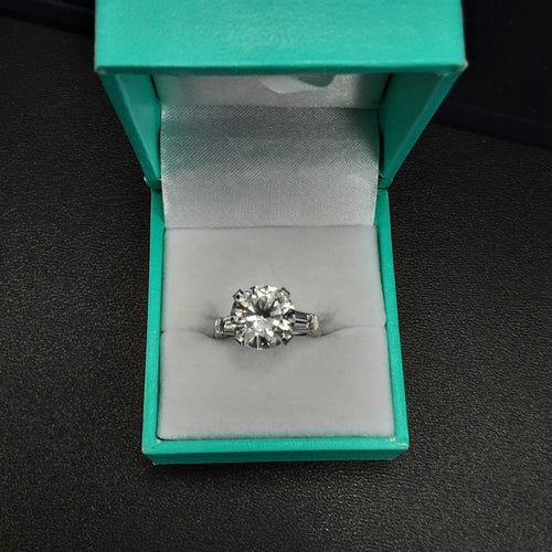 Women's Ring - Solitaire - White Gold 14k (.585) 5.2 grams Size 9