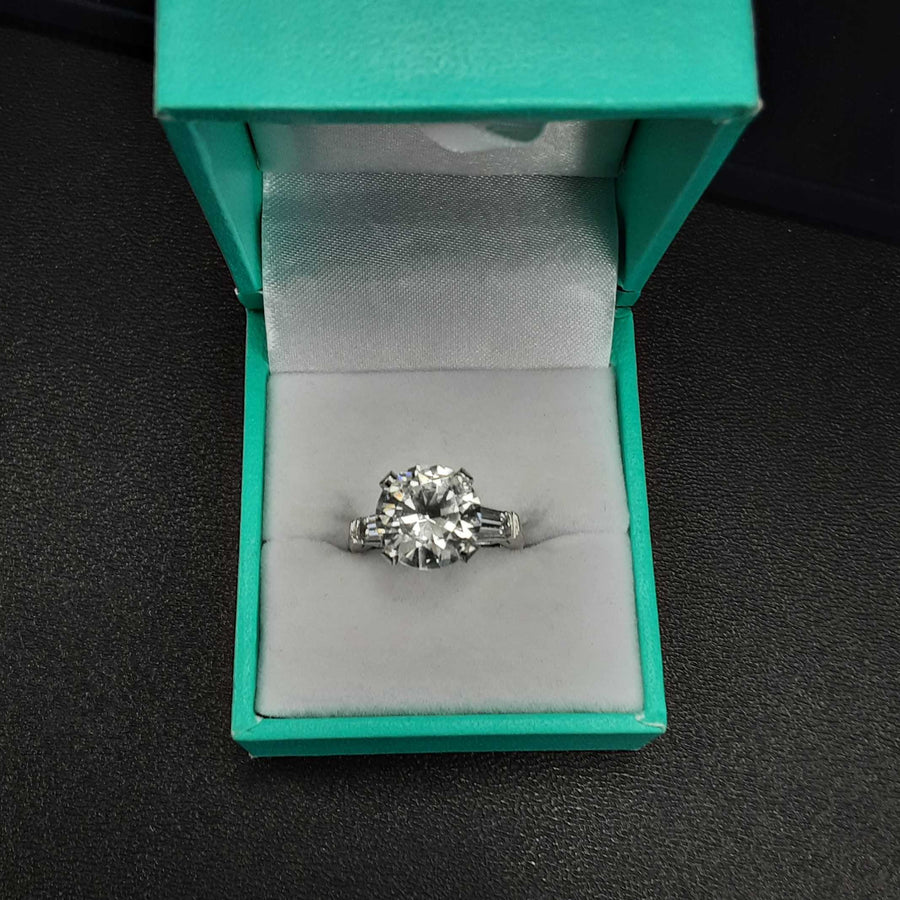 Women's Ring - Solitaire - White Gold 14k (.585) 5.2 grams Size 9
