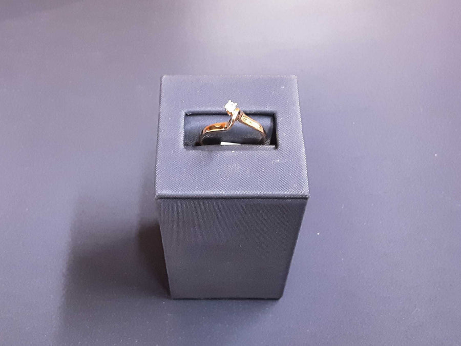 Women's Ring - Solitaire - Yellow Gold 10k (.417) 1.1 grams Size 7