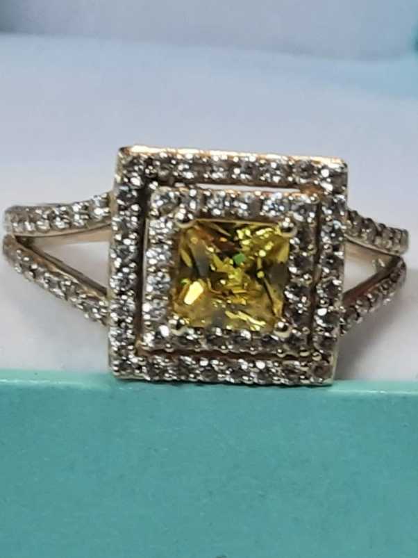 Women's Ring - Yellow Gold 10k (.417) 4.2 grams Size 10