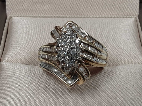 Women's Ring - Yellow Gold 10k (.417) 5.6 grams Size 7.5