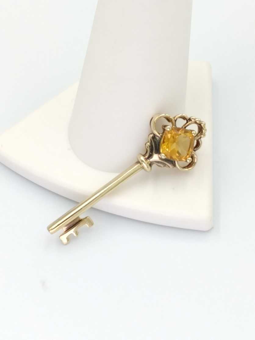 Symbol Pendant - Yellow Gold 10k (.417) 2 grams