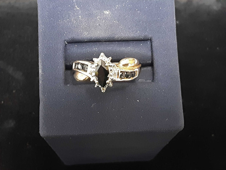 Women's Ring - Yellow Gold 10k (.417) 2.9 grams Size 7.5