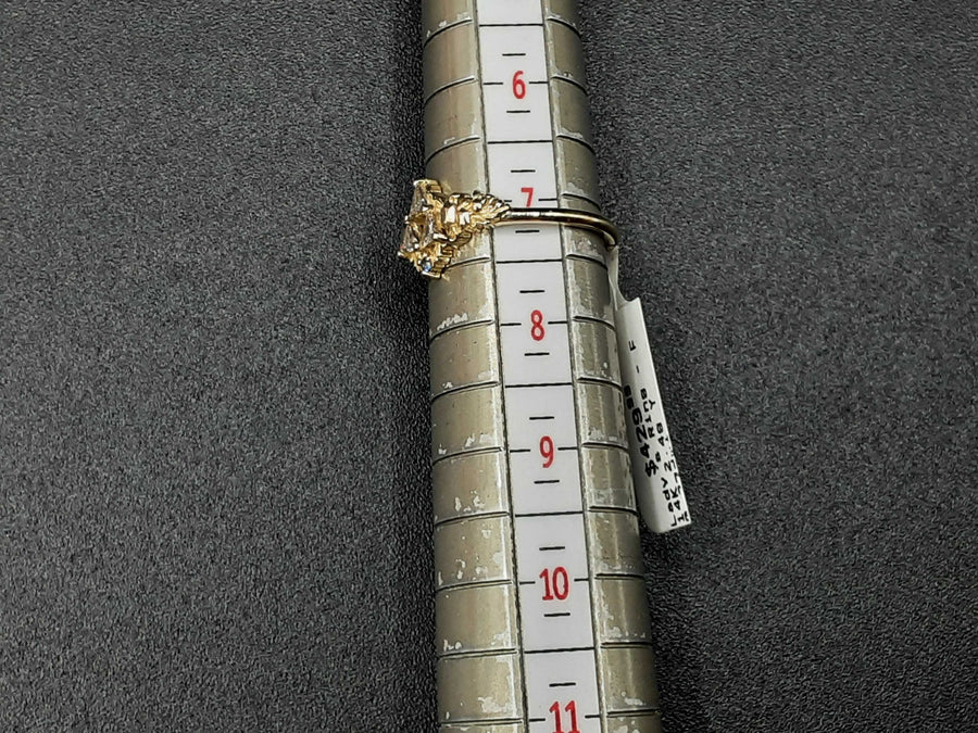 Women's Ring - Yellow Gold 14k (.585) 2.4 grams Size 7.5