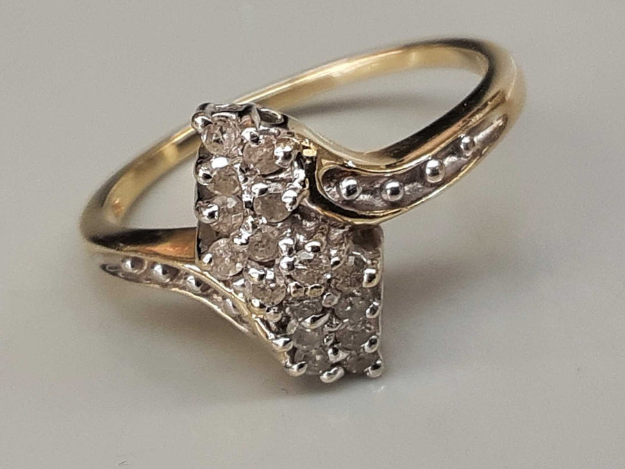 Women's Ring - Yellow Gold 10k (.417) 2.3 grams Size 7.5