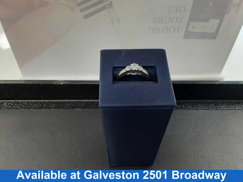 Women's Ring - White Gold 10k (.417) 2.2 grams Size 7.5