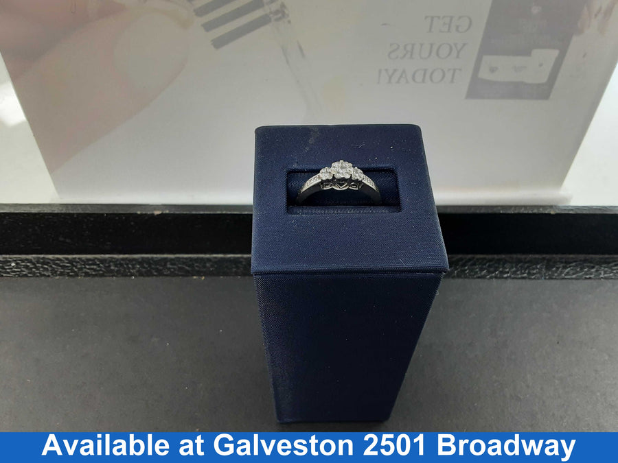 Women's Ring - White Gold 10k (.417) 2.2 grams Size 7.5