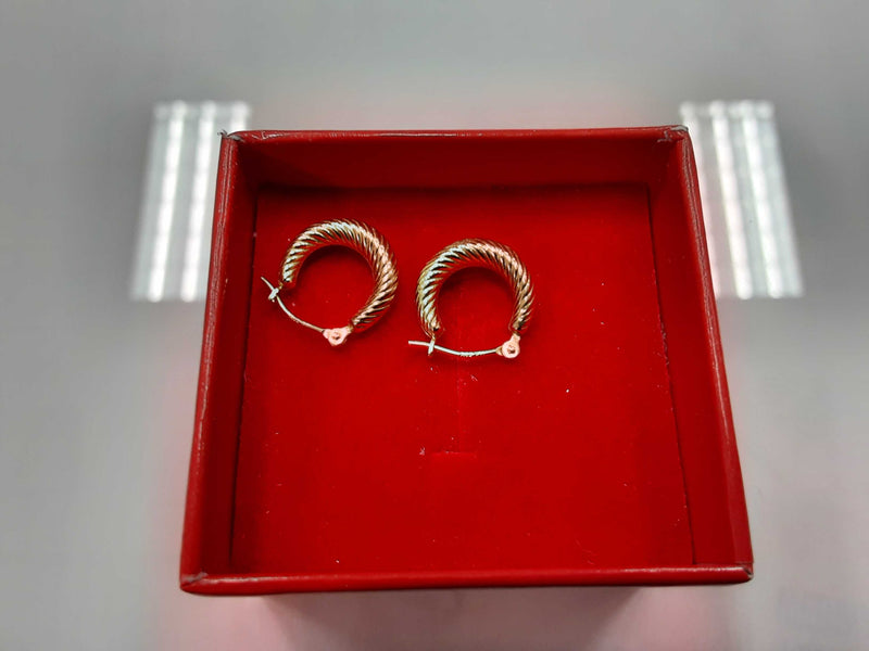 Yellow Gold 10k (.417) 0.7 grams