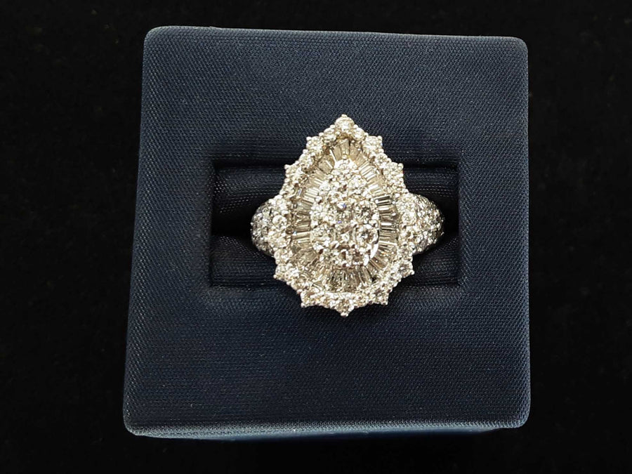 Women's Ring - White Gold 18k (.750) 7 grams Size 4