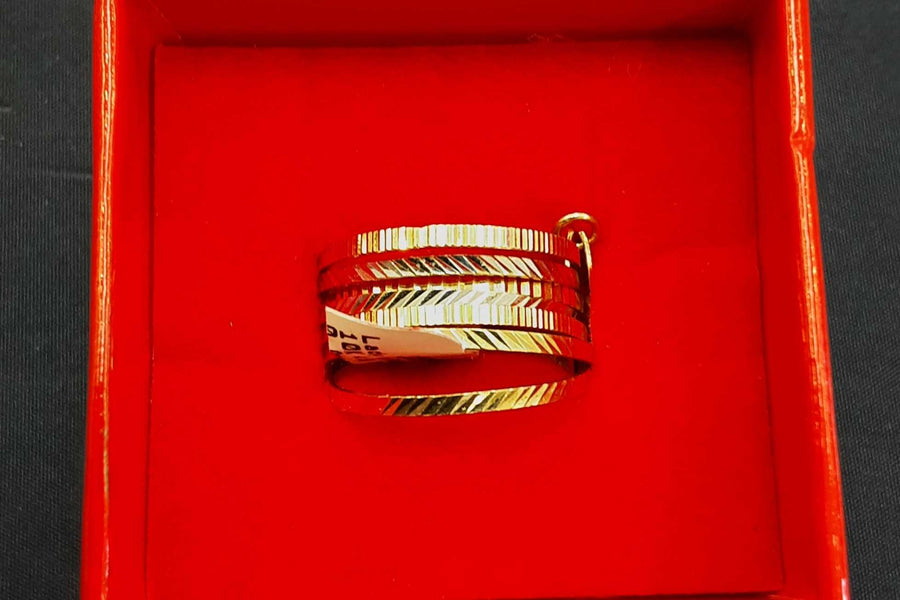 Women's Ring - Yellow Gold 10k (.417) 4.6 grams Size 4.5