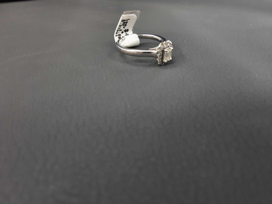 Women's Ring - Solitaire - White Gold 10k (.417) 3 grams Size 8.5