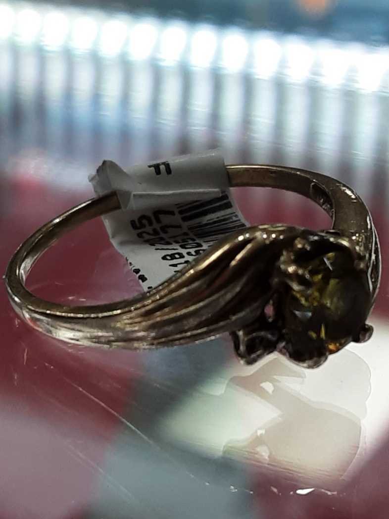 Women's Ring - Yellow Gold 10k (.417) 1.6 grams Size 7.5