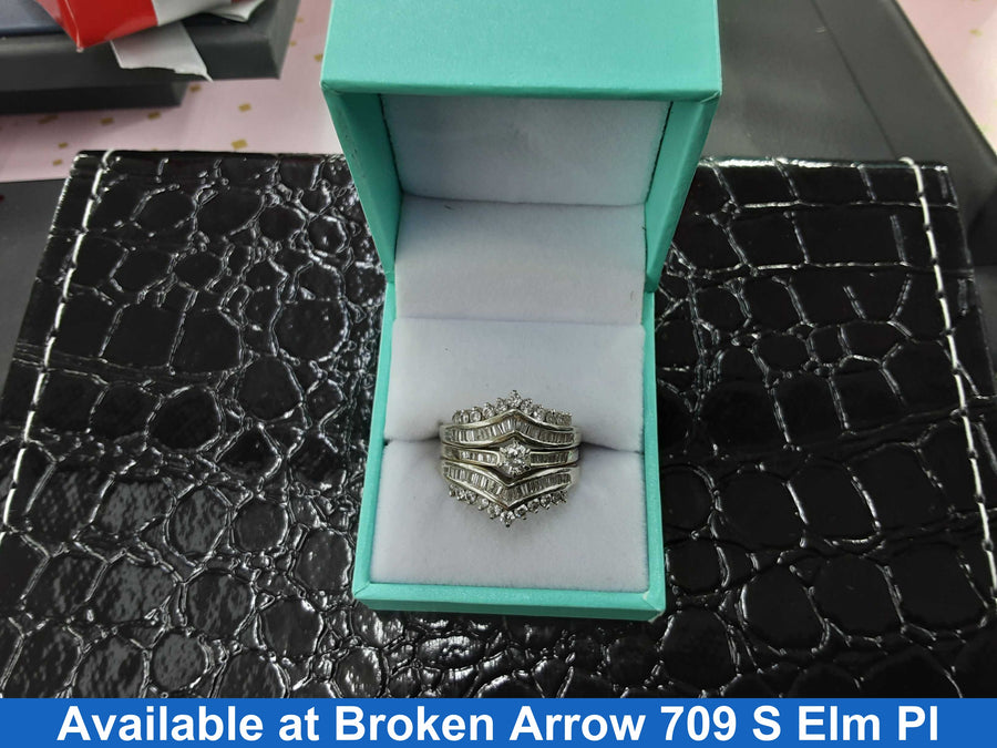 Women's Ring - White Gold 14k (.585) 9.1 grams Size 10.5