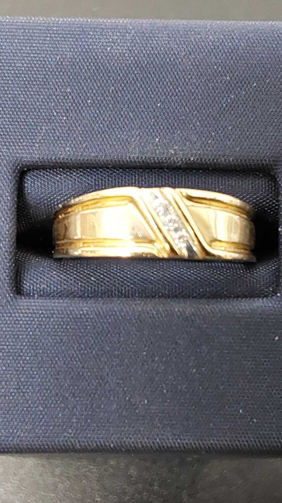 Men's Ring - Yellow Gold 10k (.417) 2.6 grams Size 8
